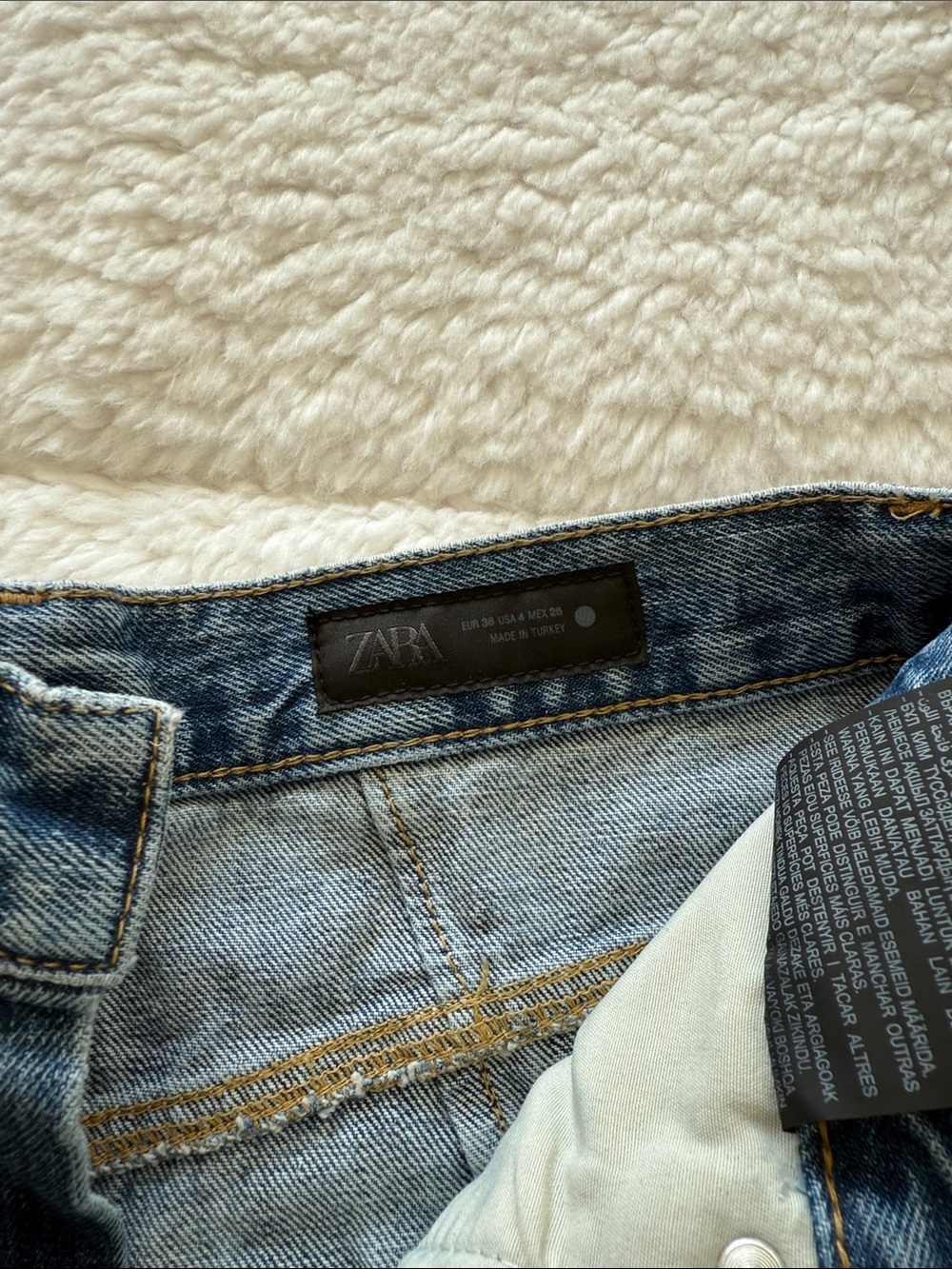Zara Women's Straight-Leg Jeans - Light Blue Wash - Picture 3 of 3